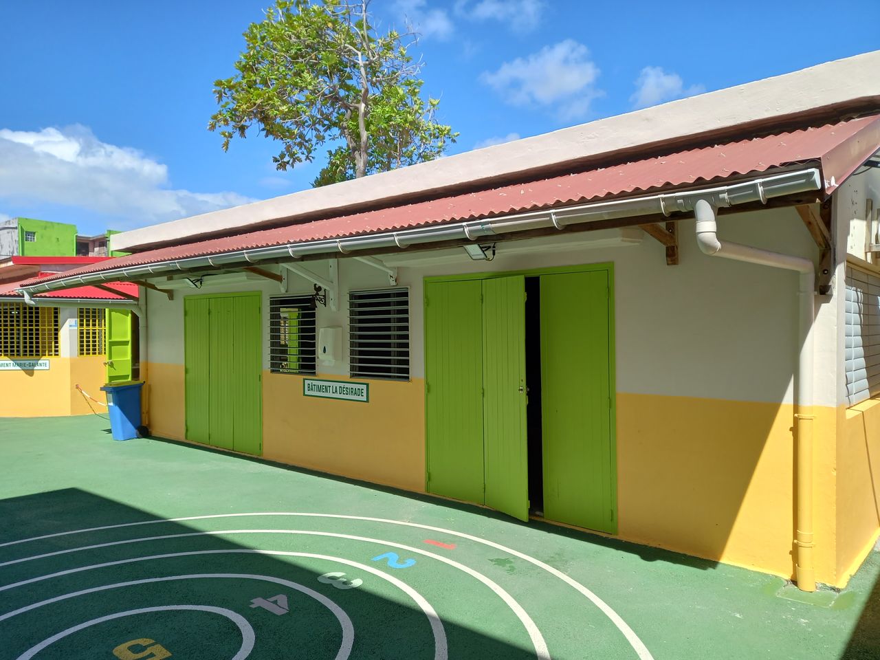 Dortoir pour les petits de la maternelle
