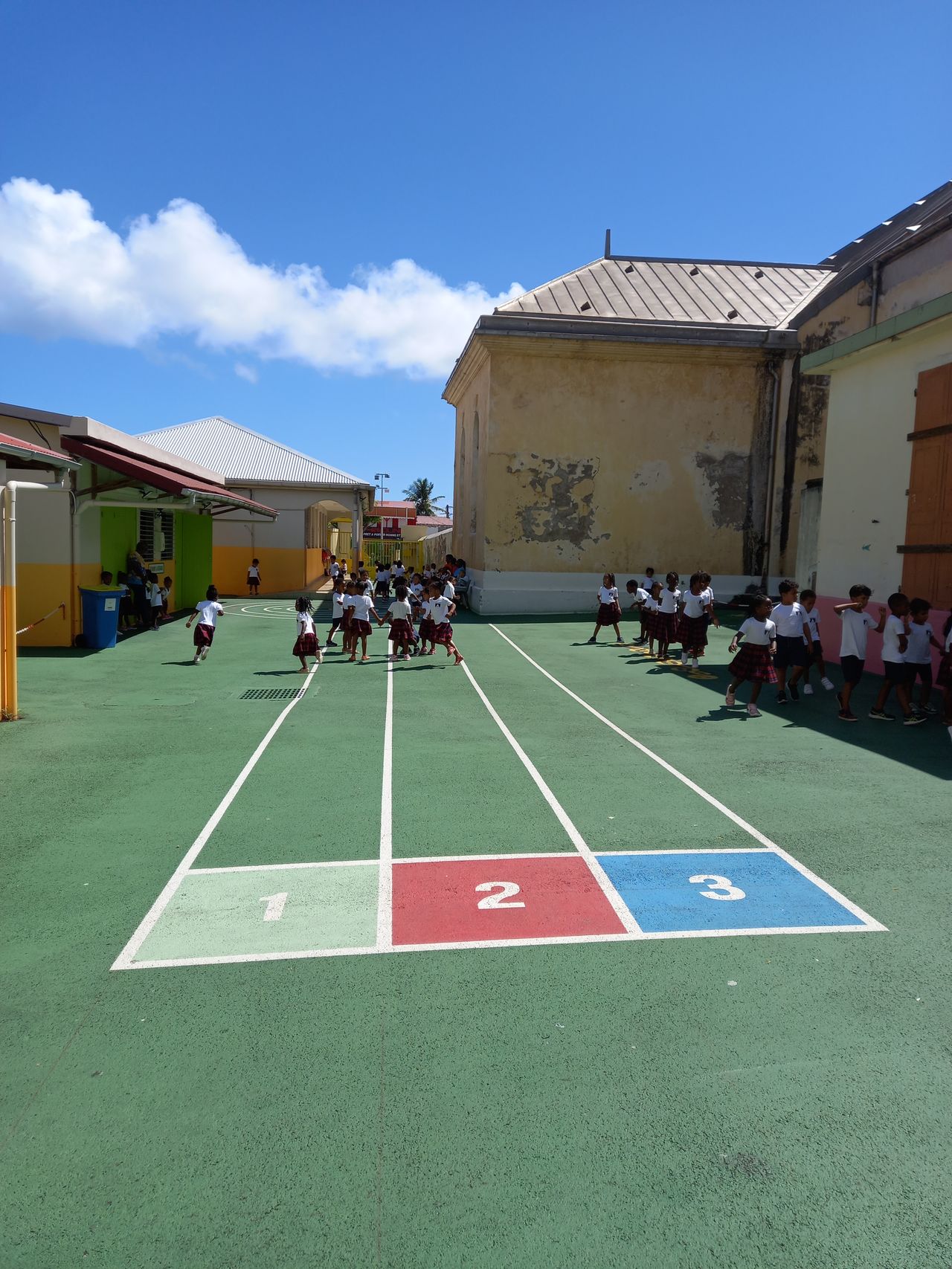 La Petite Cour10